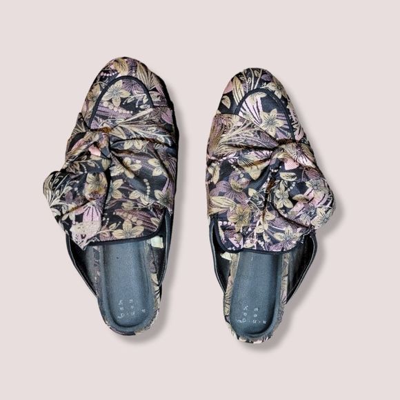 A new day purple, silver and black bow Loafers in Size 8.5 - Picture 1 of 3